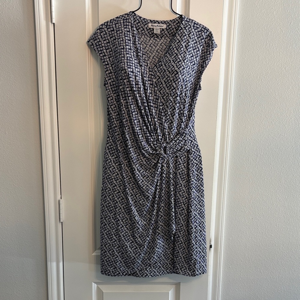 Tommy Bahama Women’s Navy & White Twist-Front Wrap Midi Dress. Size Medium - Picture 1 of 8